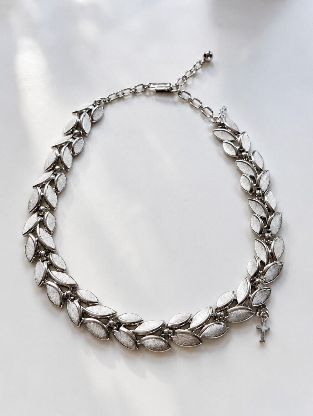 TRIFARI CROWN Silver Leaf Necklace. Collectible.